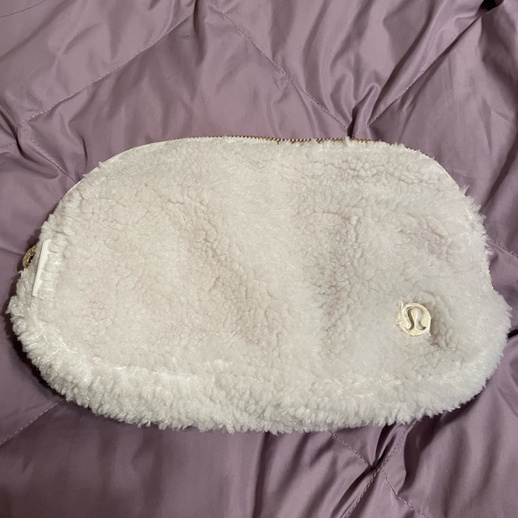 Lululemon White Fuzzy Belt Bag - Picture 1 of 3